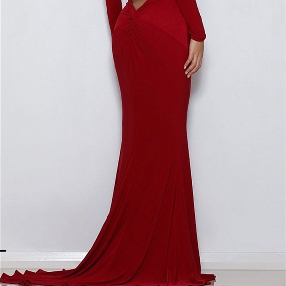 Red backless gown *NWT*❤️ never worn!!! - Picture 2 of 5